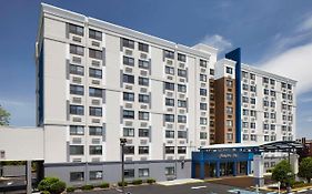 Hampton Inn Newark Airport